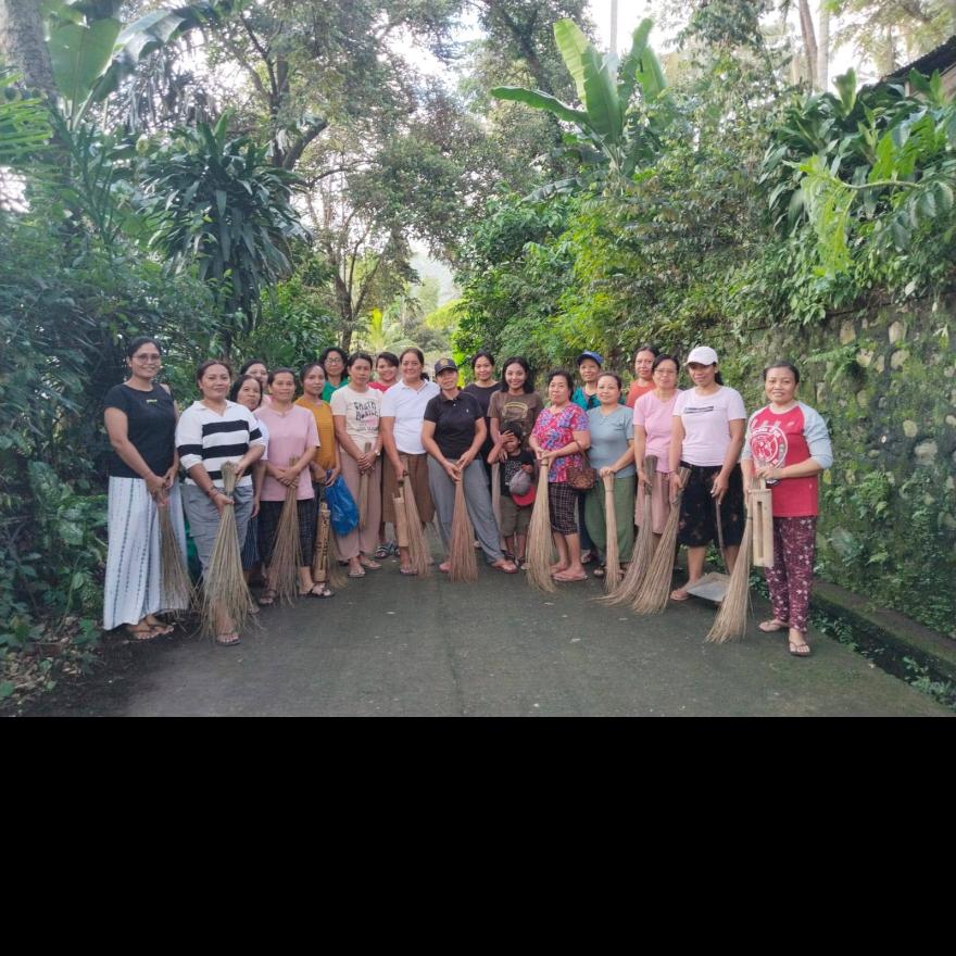 Melaksanakan Kegiatan Gerakan Kulkul PKK dan Posyandu di Desa Pesedahan